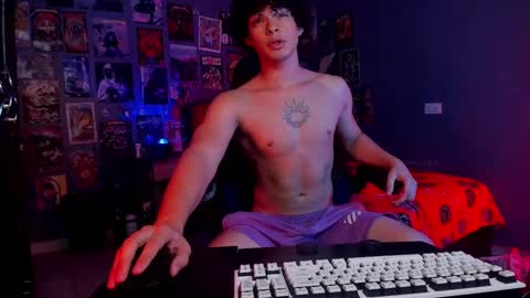 Snapshot of ian_versace chatting on 02/18/25, 07:19 Andres online show from 02/18/25, 07:19