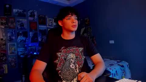 Snapshot of ian_versace chatting on 02/25/25, 11:44 Andres online show from 02/25/25, 11:44