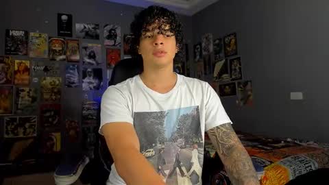 Snapshot of ian_versace chatting on 10/17/25, 03:31 Andres online show from 10/17/25, 03:31