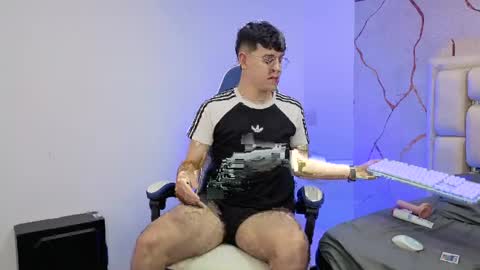 Snapshot of ianblake_ chatting on 04/08/26, 10:32 Ian online show from 04/08/26, 10:32