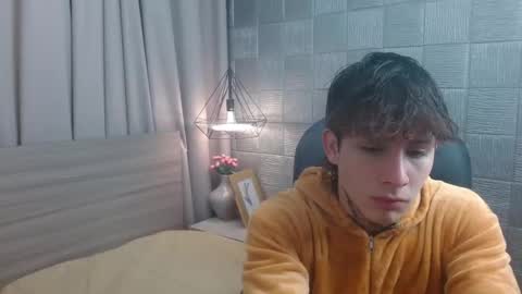 Snapshot of iancute_ chatting on 09/11/25, 04:23 ian online show from 09/11/25, 04:23