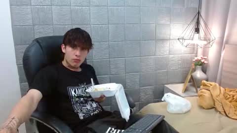 Snapshot of iancute_ chatting on 09/19/25, 06:08 ian online show from 09/19/25, 06:08