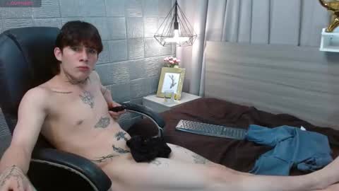 Snapshot of iancute_ chatting on 09/29/25, 12:27 ian online show from 09/29/25, 12:27