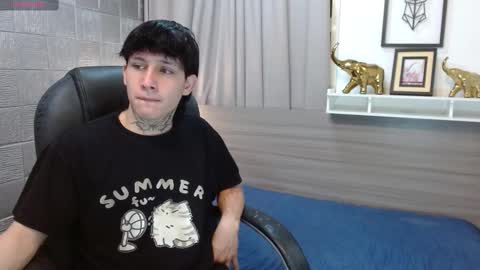 Snapshot of iancute_ chatting on 11/01/25, 08:33 ian online show from 11/01/25, 08:33