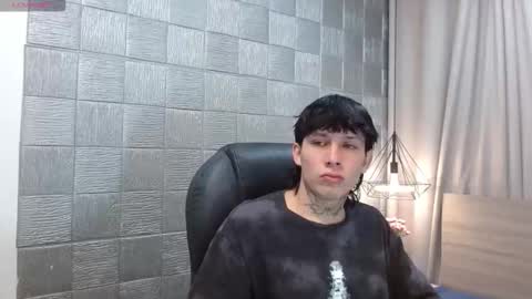 Snapshot of iancute_ chatting on 11/04/25, 01:43 ian online show from 11/04/25, 01:43