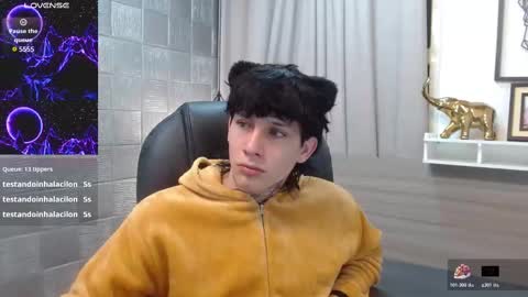 Snapshot of iancute_ chatting on 11/16/25, 01:44 ian online show from 11/16/25, 01:44