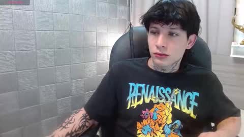 Snapshot of iancute_ chatting on 11/20/25, 02:01 ian online show from 11/20/25, 02:01