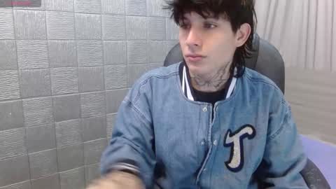 Snapshot of iancute_ chatting on 11/30/25, 03:43 ian online show from 11/30/25, 03:43