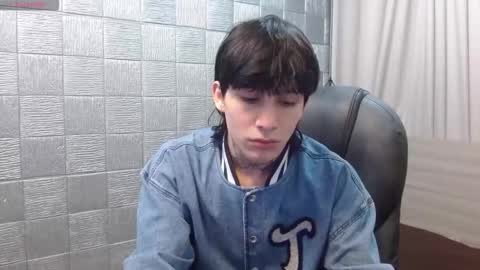 Snapshot of iancute_ chatting on 12/04/25, 01:15 ian online show from 12/04/25, 01:15