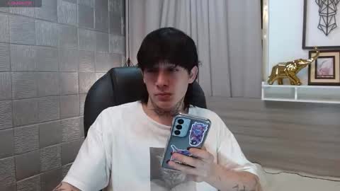 Snapshot of iancute_ chatting on 12/15/25, 03:33 ian online show from 12/15/25, 03:33