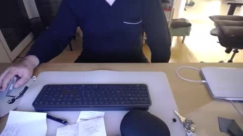 Snapshot of iandy12 chatting on 04/19/26, 10:12 iandy12 online show from 04/19/26, 10:12