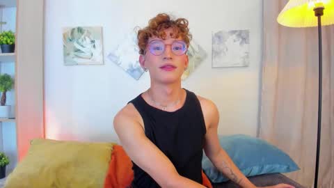 Snapshot of iangel_ chatting on 12/19/25, 05:58 ian online show from 12/19/25, 05:58