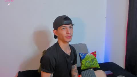 Snapshot of ianlark chatting on 06/23/26, 02:20 Ian Lark online show from 06/23/26, 02:20