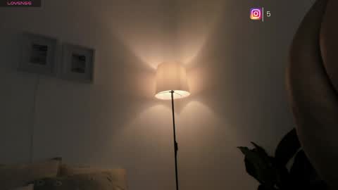 Snapshot of iara_martinez chatting on 04/15/26, 12:01 I A R A online show from 04/15/26, 12:01