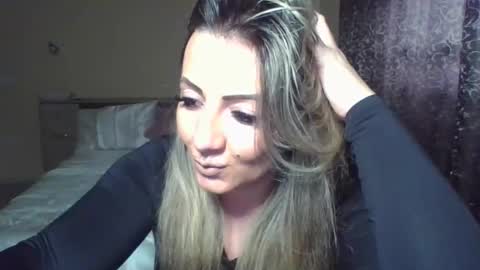 Snapshot of iasmina432144 chatting on 01/13/26, 12:10 Yasmine online show from 01/13/26, 12:10