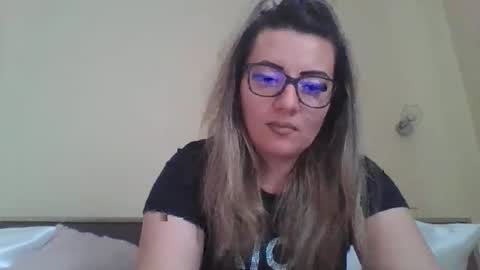 Snapshot of iasmina432144 chatting on 01/17/26, 10:42 Yasmine online show from 01/17/26, 10:42