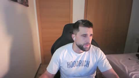 iberian_macho online show from 12/21/25, 12:34