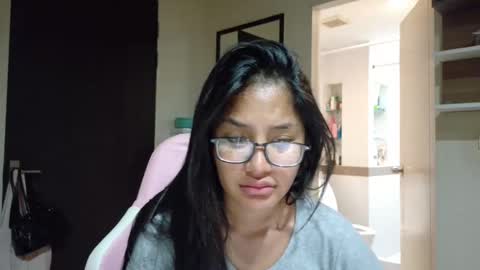 ice_ice_baby__ online show from 09/28/25, 04:34