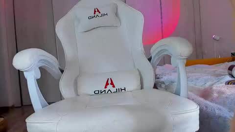 Snapshot of ice_pixie chatting on 02/19/25, 04:44 Nana online show from 02/19/25, 04:44