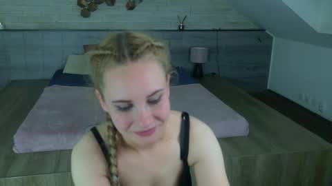 Snapshot of icebluebabe chatting on 05/19/26, 08:04 Ice Blue online show from 05/19/26, 08:04
