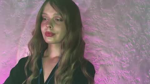 Nina online show from 09/19/25, 10:32