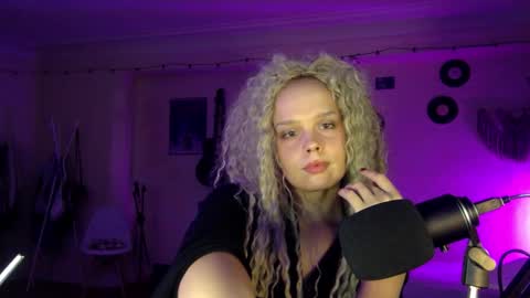 Nina online show from 01/15/26, 12:26