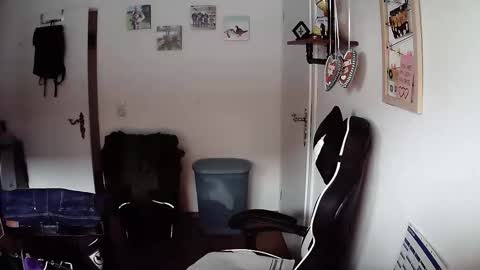 Snapshot of iceoli123 chatting on 02/16/26, 04:25 iceoli123 online show from 02/16/26, 04:25