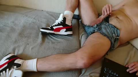 Snapshot of ich_hh chatting on 01/06/25, 02:03 SnowTiger online show from 01/06/25, 02:03