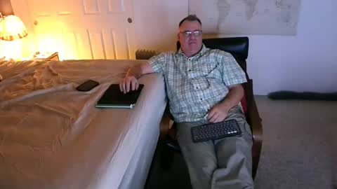 Snapshot of icihristopher chatting on 10/22/25, 02:50 Christopher online show from 10/22/25, 02:50