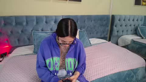 Snapshot of icysweetcam chatting on 12/22/24, 11:33 Icy online show from 12/22/24, 11:33