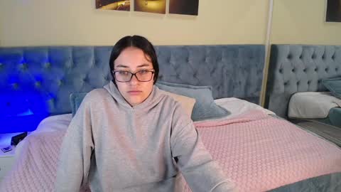 Snapshot of icysweetcam chatting on 12/28/24, 11:19 Icy online show from 12/28/24, 11:19