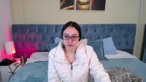 Snapshot of icysweetcam chatting on 01/10/25, 11:43 Icy online show from 01/10/25, 11:43