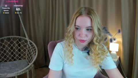 Snapshot of ida_lewiss chatting on 06/22/26, 12:35 Ida online show from 06/22/26, 12:35