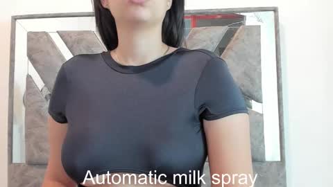 Snapshot of idarazanin24 chatting on 12/17/25, 11:38 Idara Zanin online show from 12/17/25, 11:38