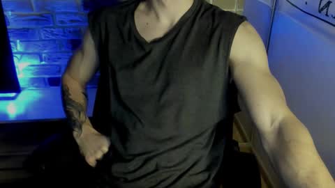 Snapshot of idkiww chatting on 12/16/25, 06:13 yo online show from 12/16/25, 06:13