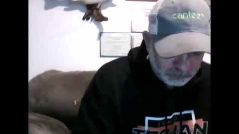 idkwhyidothis348732 online show from 12/26/24, 12:16