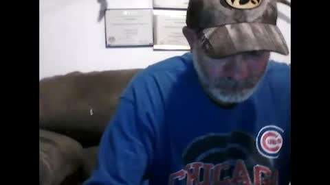 idkwhyidothis348732 online show from 01/05/25, 02:08