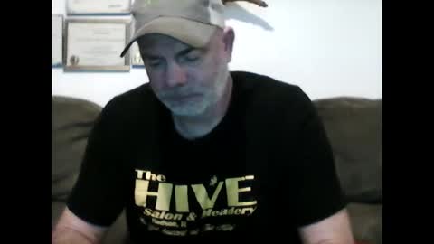 idkwhyidothis348732 online show from 03/10/25, 11:21