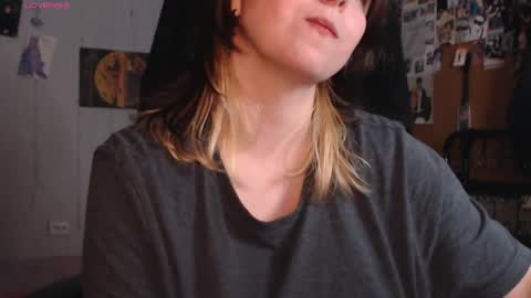 Snapshot of idontknowwhyjojo chatting on 04/29/26, 02:26 Saya online show from 04/29/26, 02:26