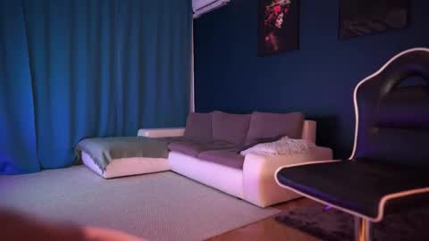 Snapshot of idontlikeguccibelts chatting on 11/15/25, 04:58 Little Flower online show from 11/15/25, 04:58