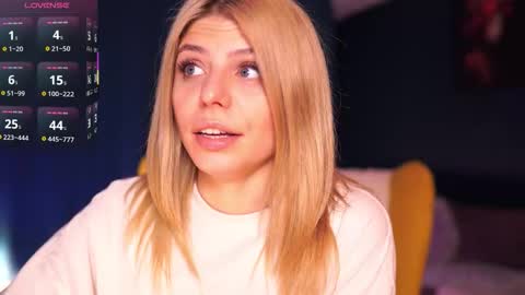 Snapshot of idontlikeguccibelts chatting on 11/22/25, 03:33 Little Flower online show from 11/22/25, 03:33