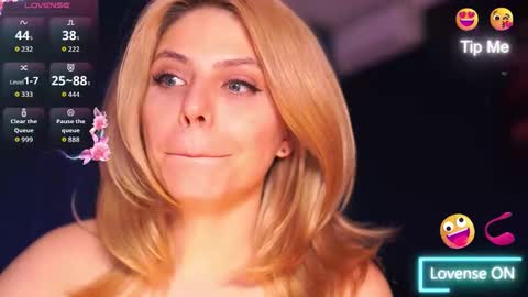 Snapshot of idontlikeguccibelts chatting on 11/28/25, 06:43 Little Flower online show from 11/28/25, 06:43