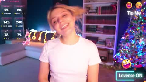 Snapshot of idontlikeguccibelts chatting on 12/04/25, 08:50 Little Flower online show from 12/04/25, 08:50