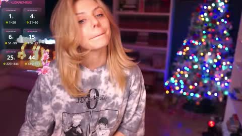 Snapshot of idontlikeguccibelts chatting on 12/05/25, 05:53 Little Flower online show from 12/05/25, 05:53