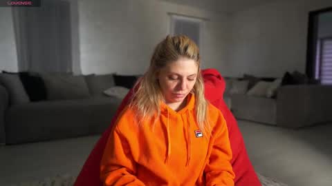 Snapshot of idontlikeguccibelts chatting on 03/26/26, 04:12 Little Flower online show from 03/26/26, 04:12