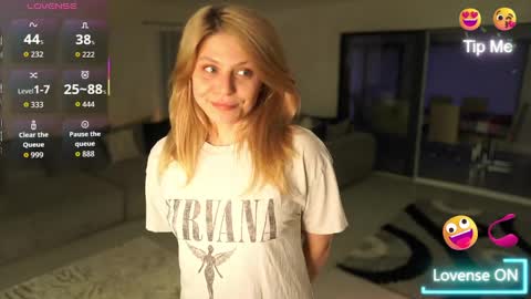 Snapshot of idontlikeguccibelts chatting on 03/30/26, 04:41 Little Flower online show from 03/30/26, 04:41