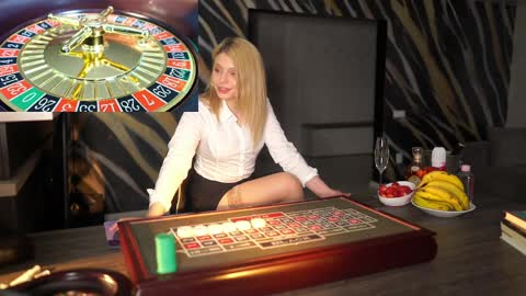 Snapshot of idontlikeguccibelts chatting on 04/04/26, 08:06 Little Flower online show from 04/04/26, 08:06