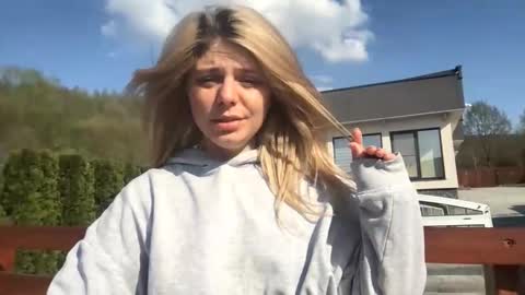 Snapshot of idontlikeguccibelts chatting on 04/17/26, 01:58 Little Flower online show from 04/17/26, 01:58