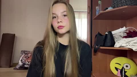 Snapshot of ieshacaddy chatting on 07/25/26, 10:35 Katerina online show from 07/25/26, 10:35