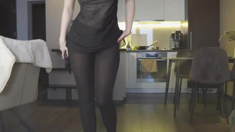 Belle online show from 02/12/25, 03:27